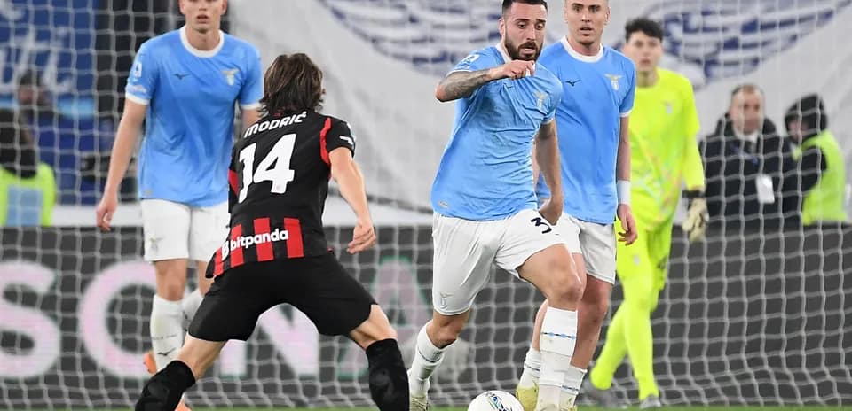 Jugadores de Lazio en acción durante el partido