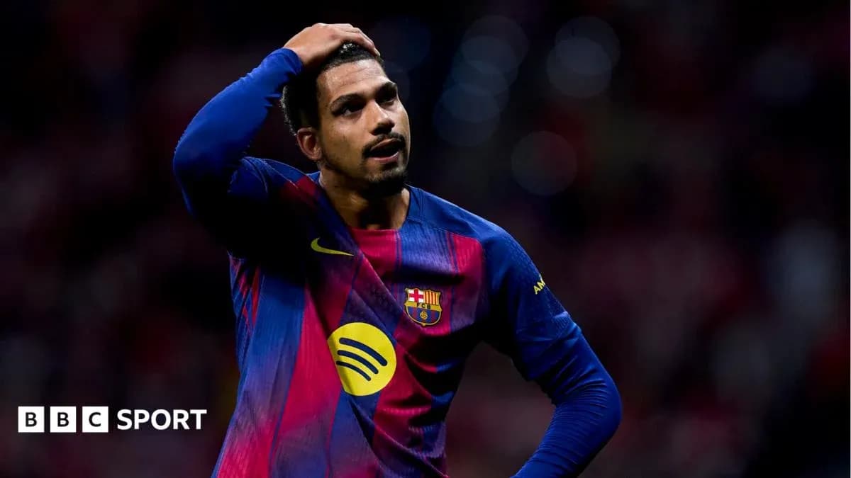 Jugador de Barcelona con expresión de frustración en el campo