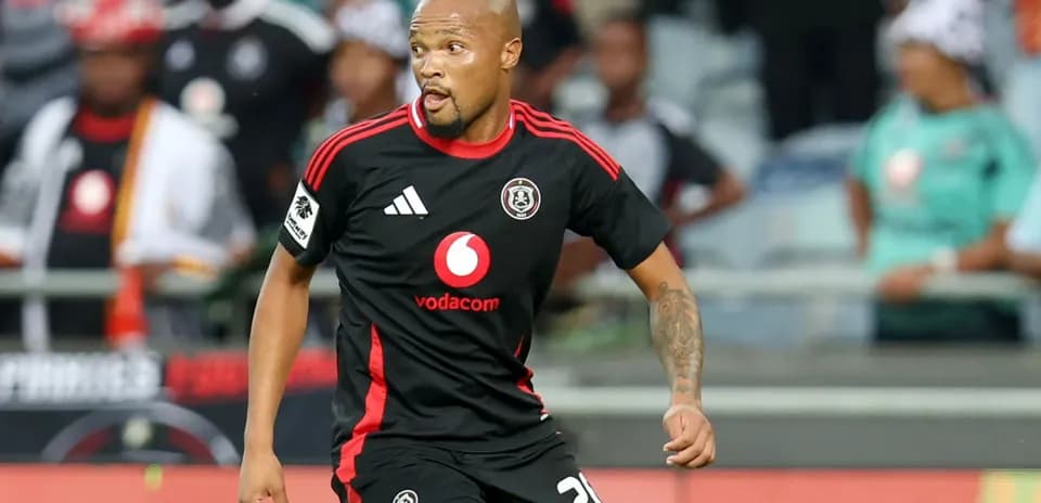 Jugador de Orlando Pirates en acción durante un partido