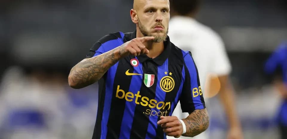 Jugador de Inter de Milán señalando durante partido