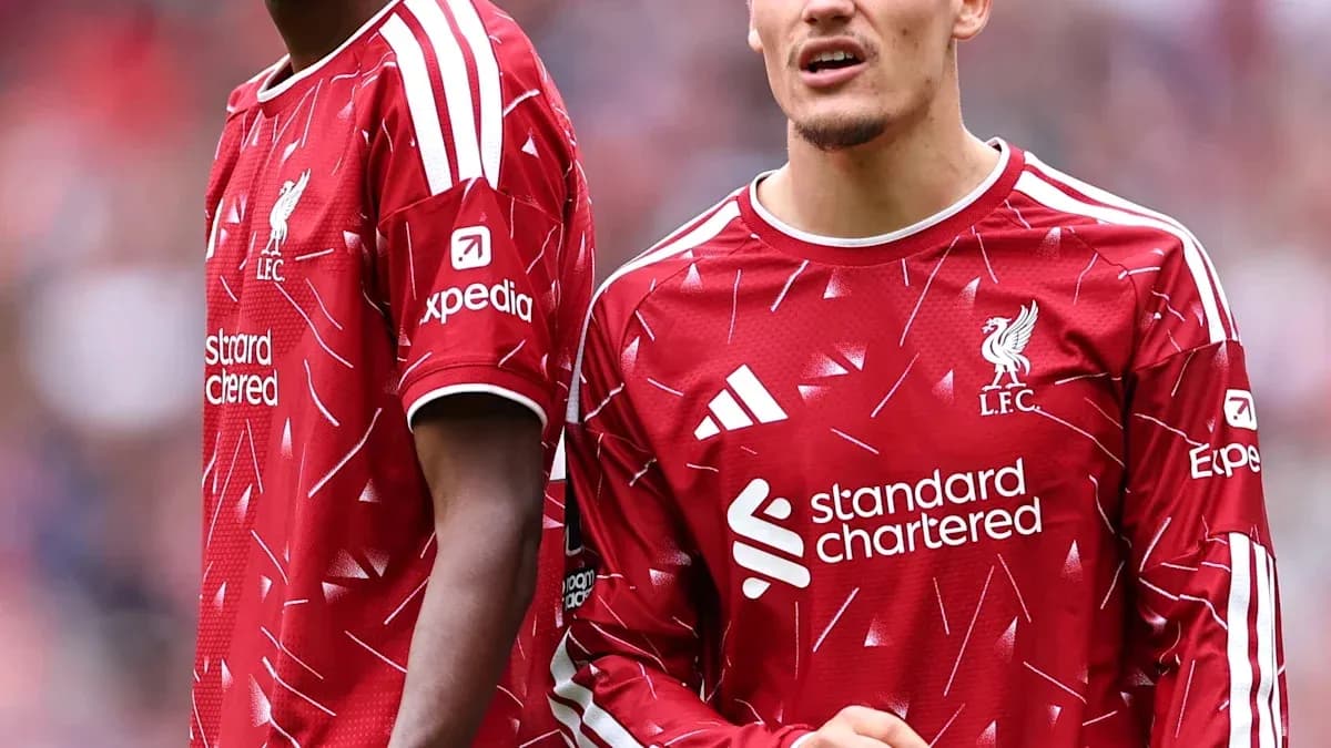 Jugadores de Liverpool en la cancha durante el partido