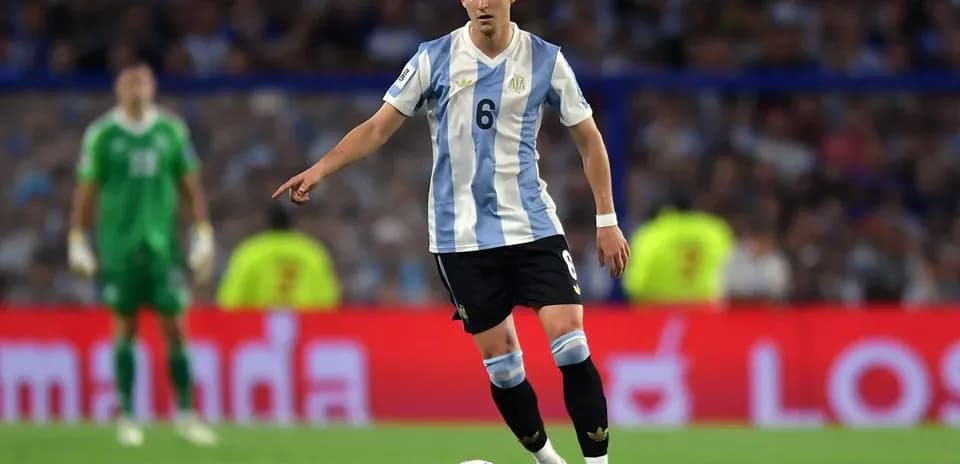Jugador argentino en acción durante el partido