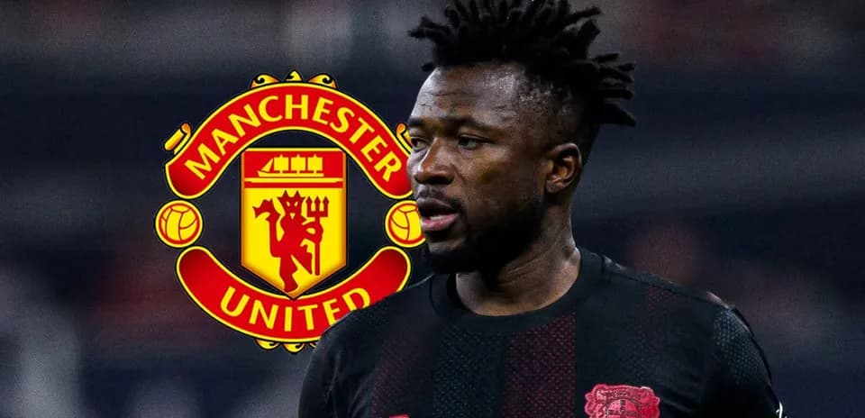 Jugador de fútbol frente al logo de Manchester United