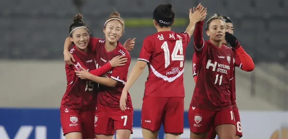 Jugadoras celebrando un gol del Incheon Red Angels