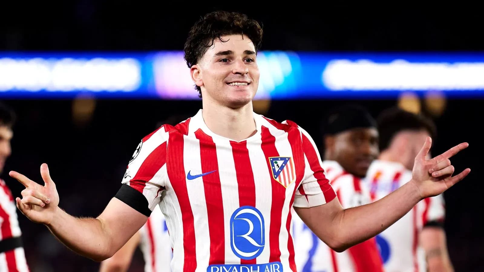 Jugador de Atlético de Madrid celebrando con gestos