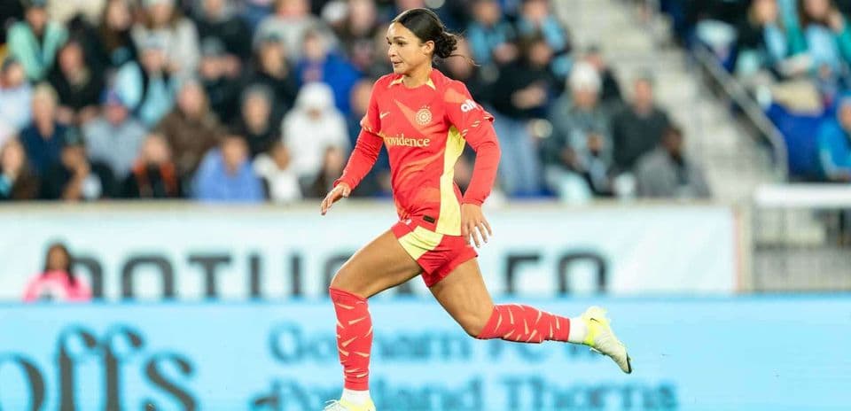Jugadora de Portland Thorns en acción