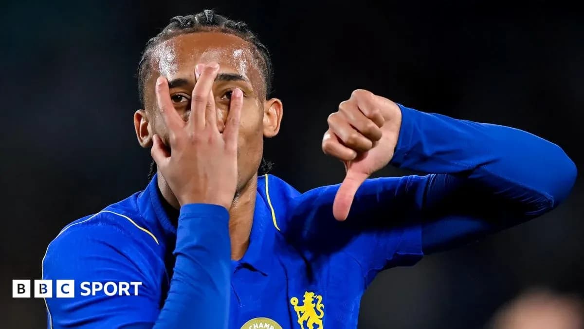 Jugador de Chelsea mostrando gesto tras gol
