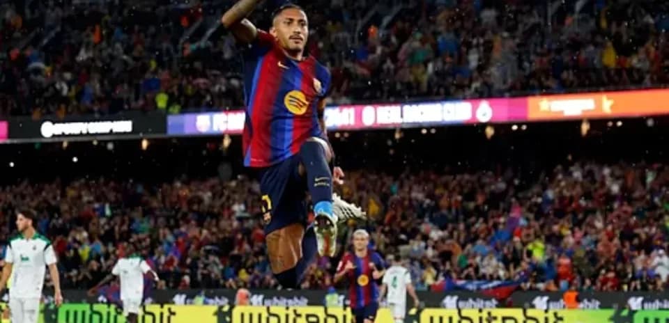 Jugador celebrando un gol en el estadio del FC Barcelona