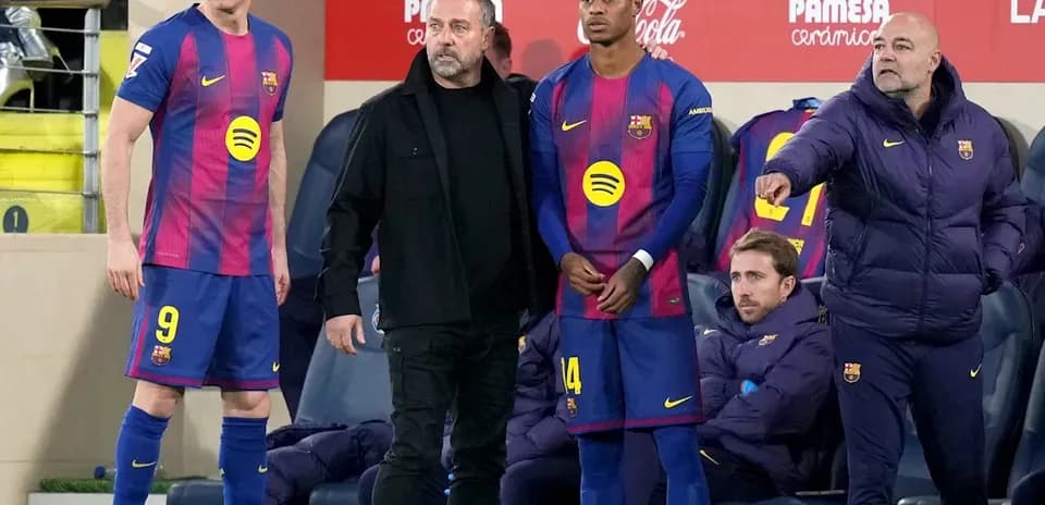 Jugadores del Barcelona en la banca durante el partido