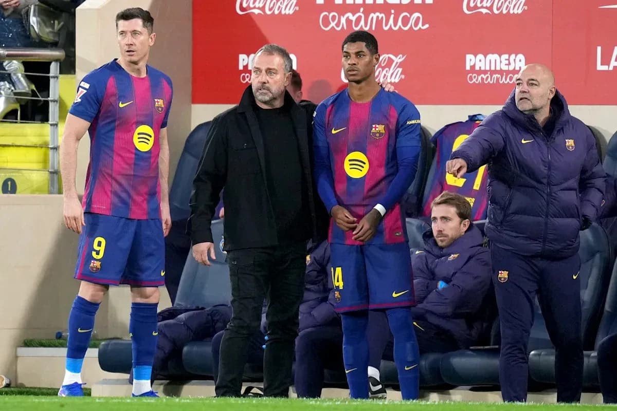 Jugadores del Barcelona en la banca durante el partido