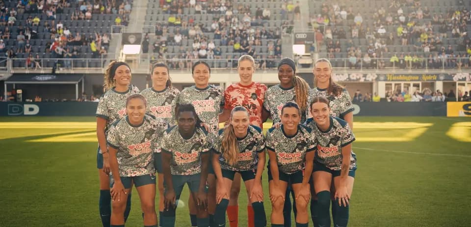Equipo de Washington Spirit posando en el campo