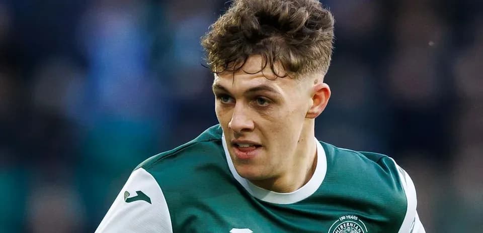Jugador de Hibernian en acción durante el partido