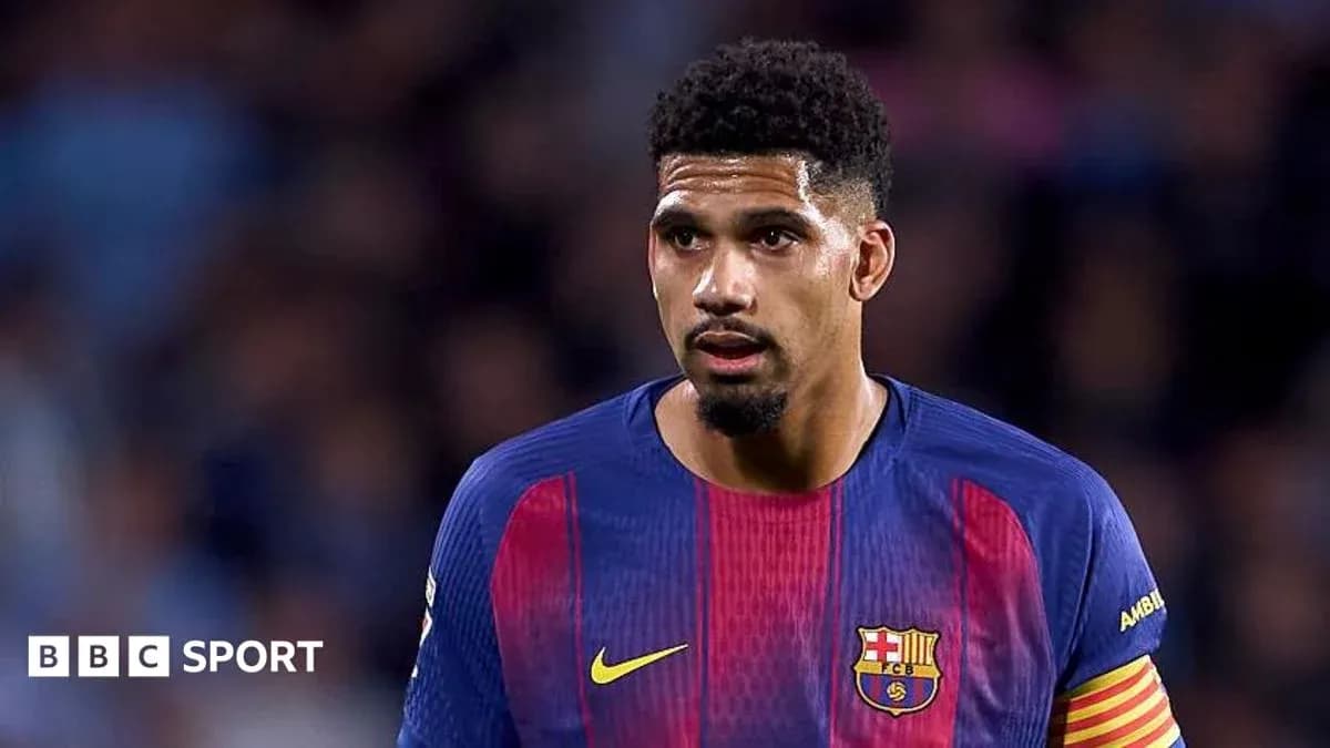 Jugador de Barcelona en acción durante el partido
