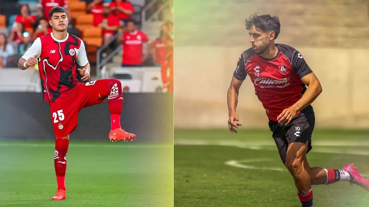 Jugadores de Toluca y Atlas en acción