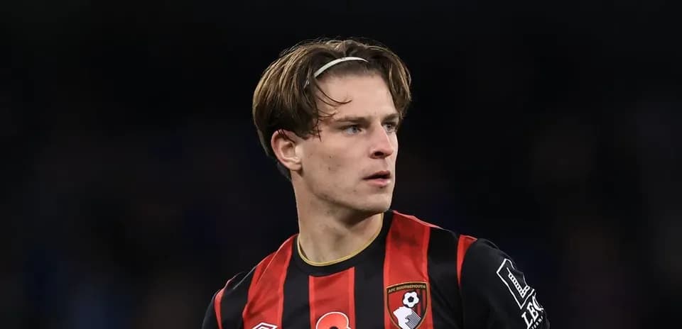 Jugador de AFC Bournemouth en uniforme de juego