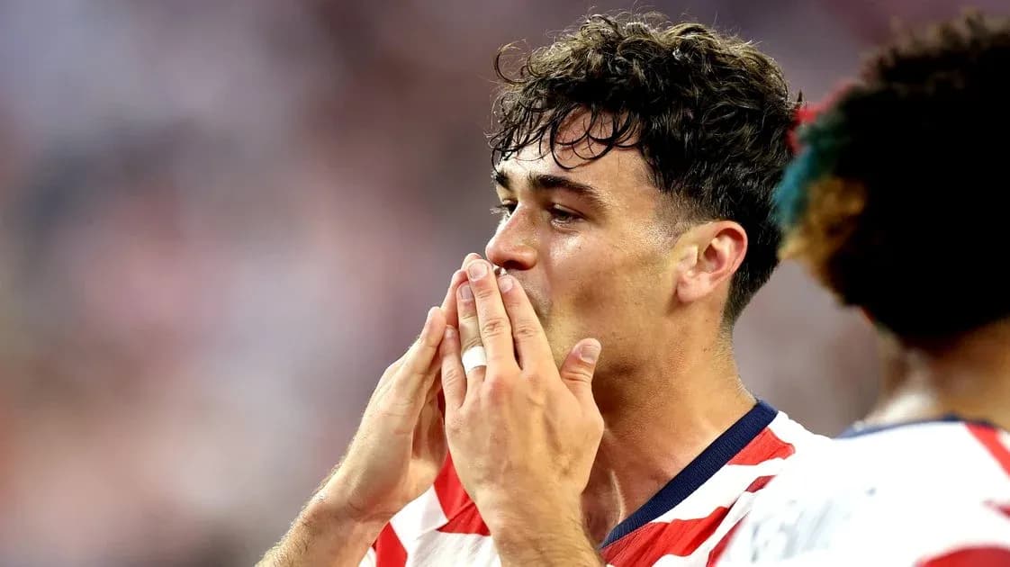 Jugador celebrando después de anotar un gol