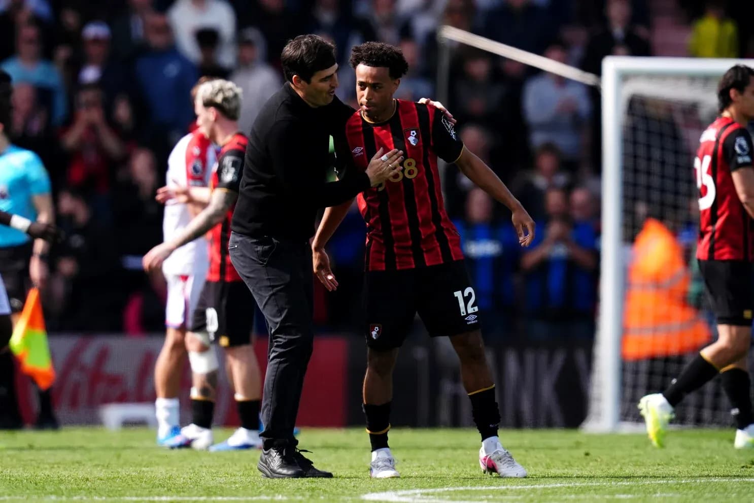 Entrenador y jugador de Bournemouth en el partido