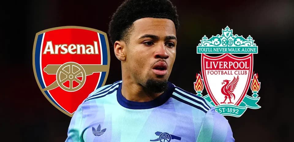 Jugador en uniforme de Arsenal con logos de clubes