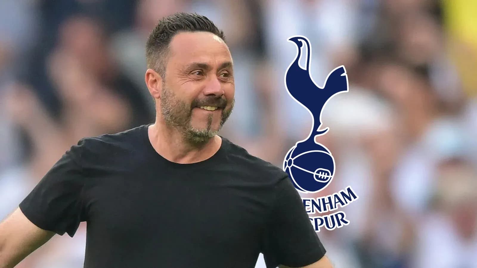 Entrenador sonriente durante un partido de Tottenham