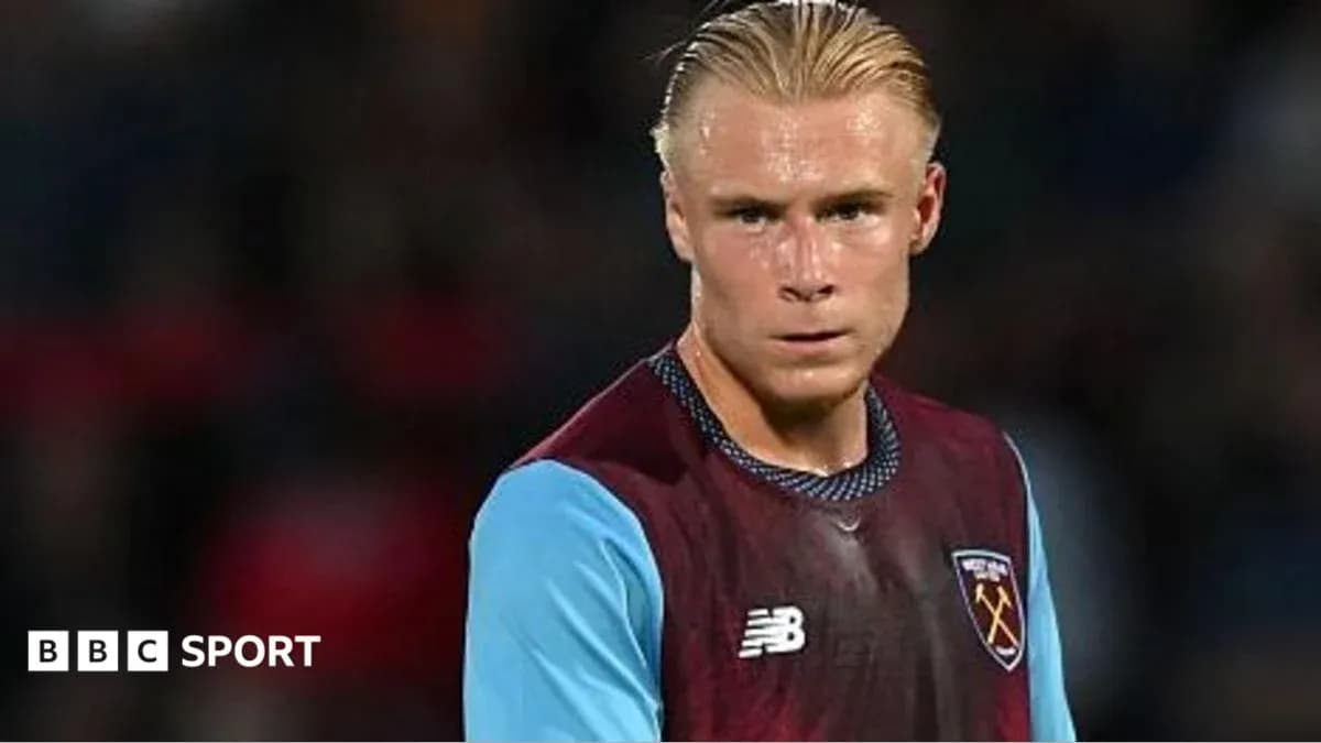 Jugador de West Ham en acción durante el partido