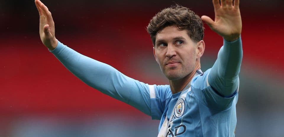 Jugador de Manchester City saludando al público
