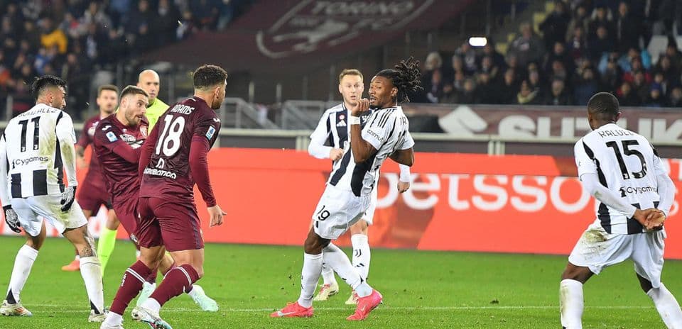 Acción del partido Torino contra Juventus