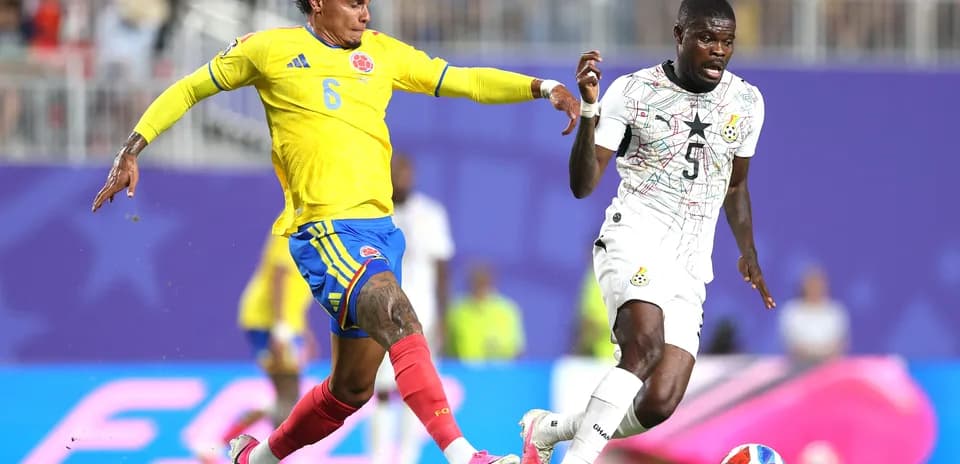 Jugadores de Colombia y Ghana en el partido
