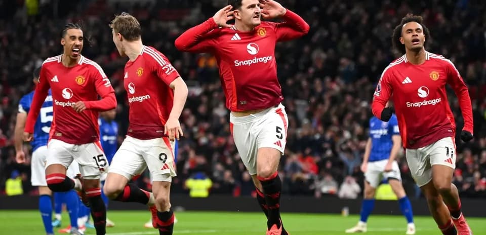 Jugadores de Manchester United celebrando un gol