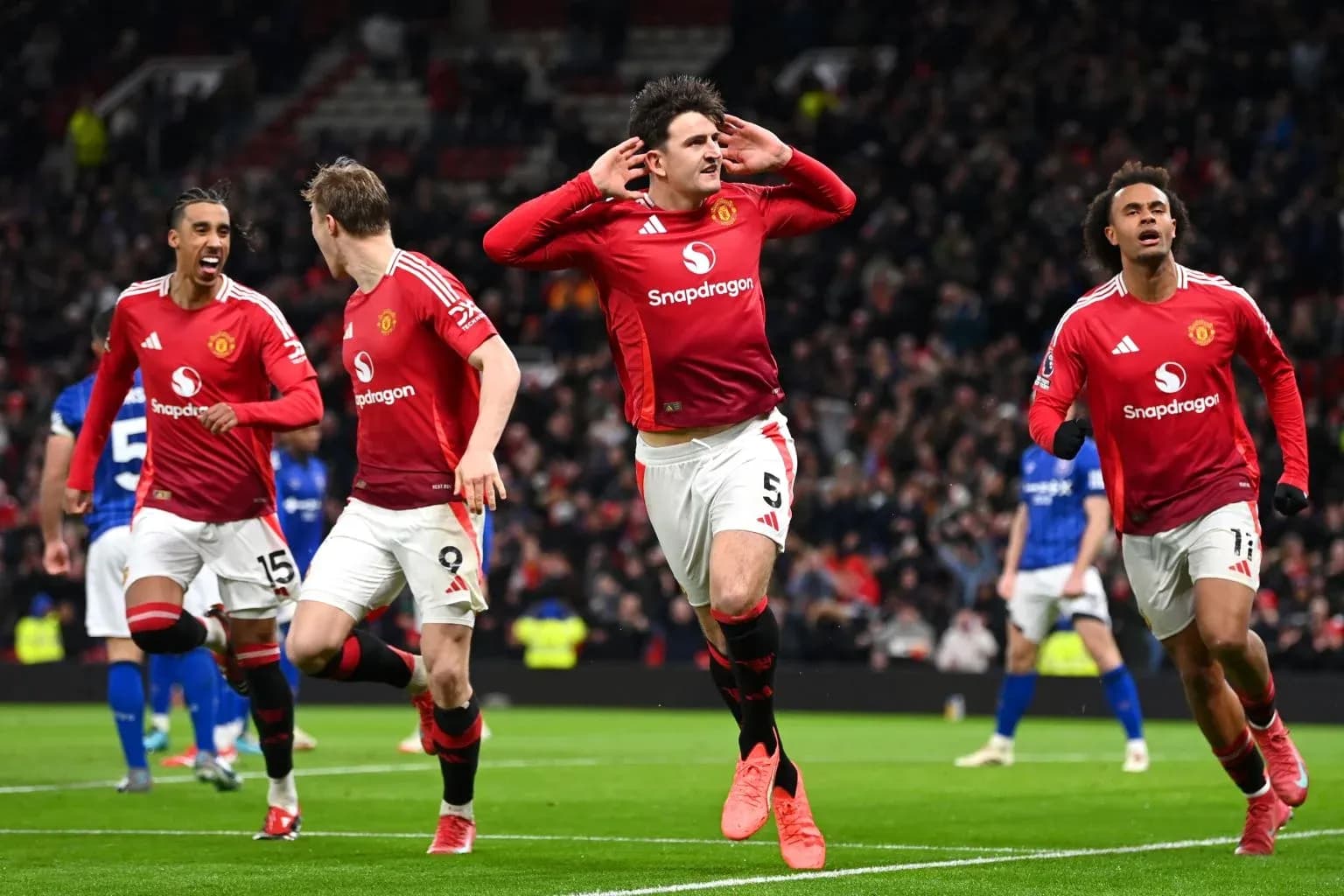 Jugadores de Manchester United celebrando un gol