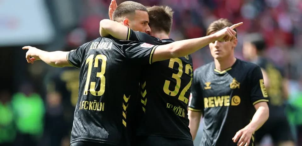 Jugadores del FC Köln celebrando un gol en partido