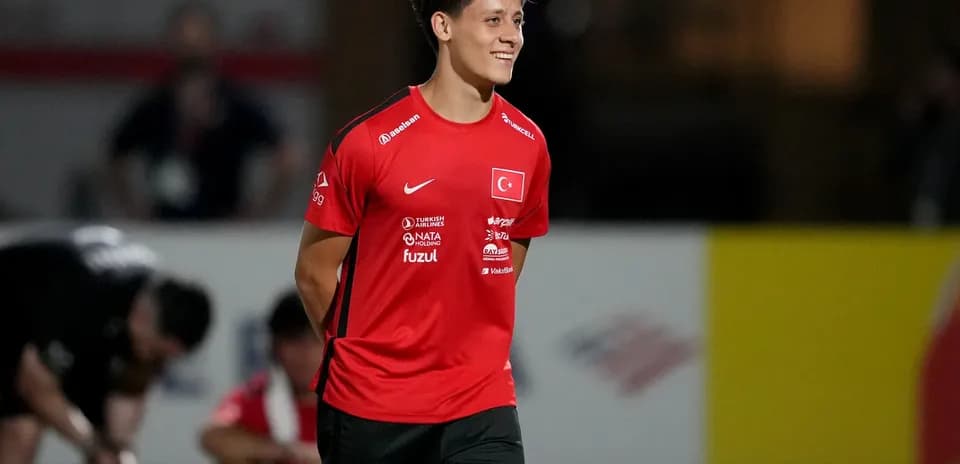 Jugador de Türkiye sonriente durante el entrenamiento