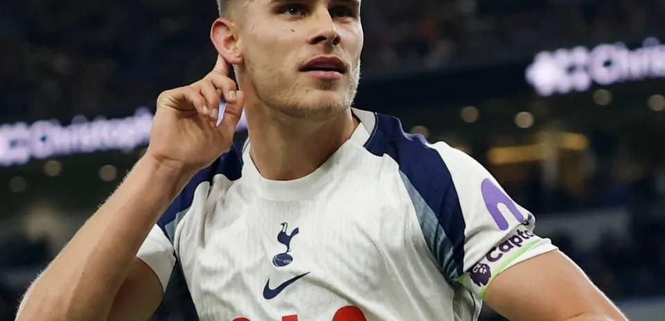 Jugador de Tottenham celebrando un gol