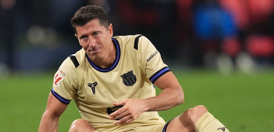Jugador del FC Barcelona sentado en el campo
