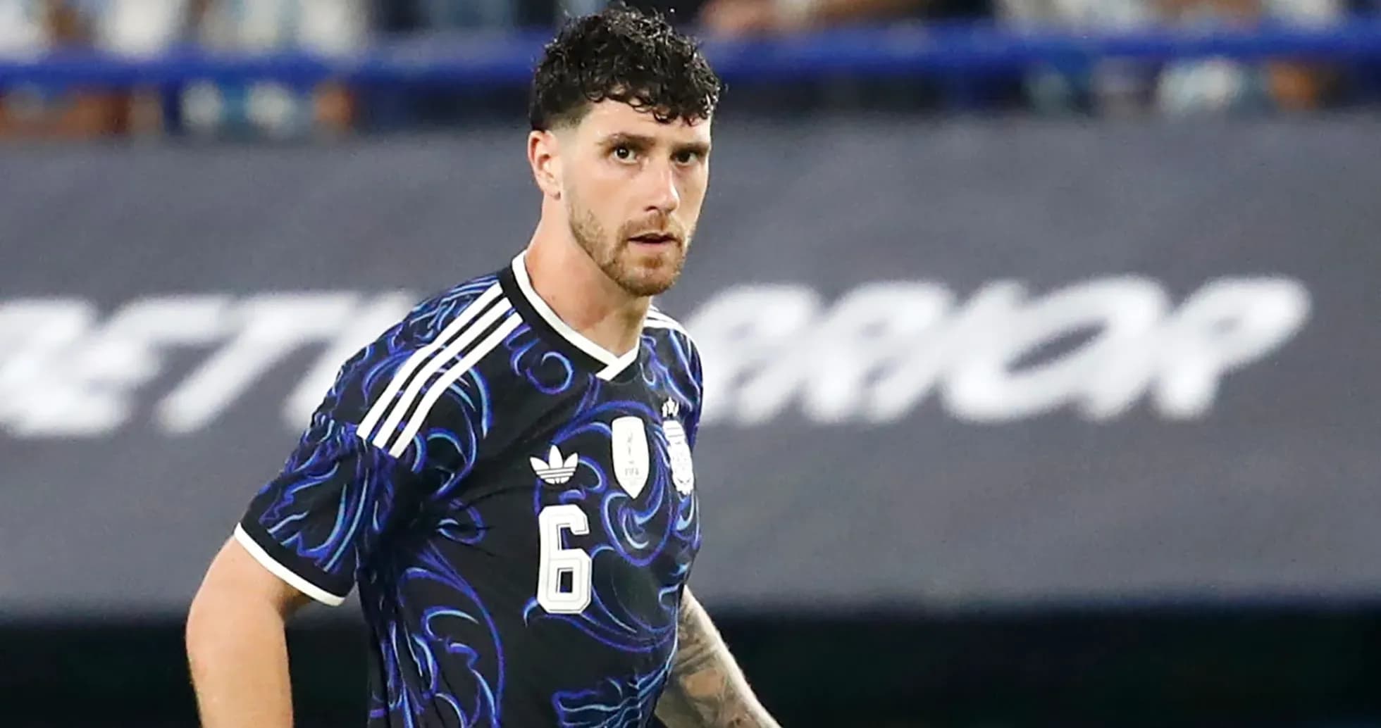 Jugador con camiseta de Argentina en el campo