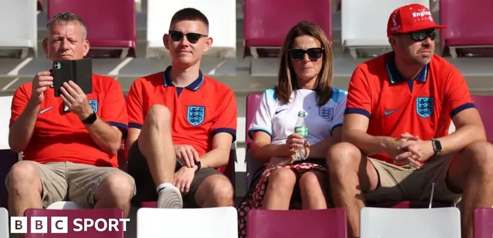 Aficionados de Inglaterra en las gradas del estadio