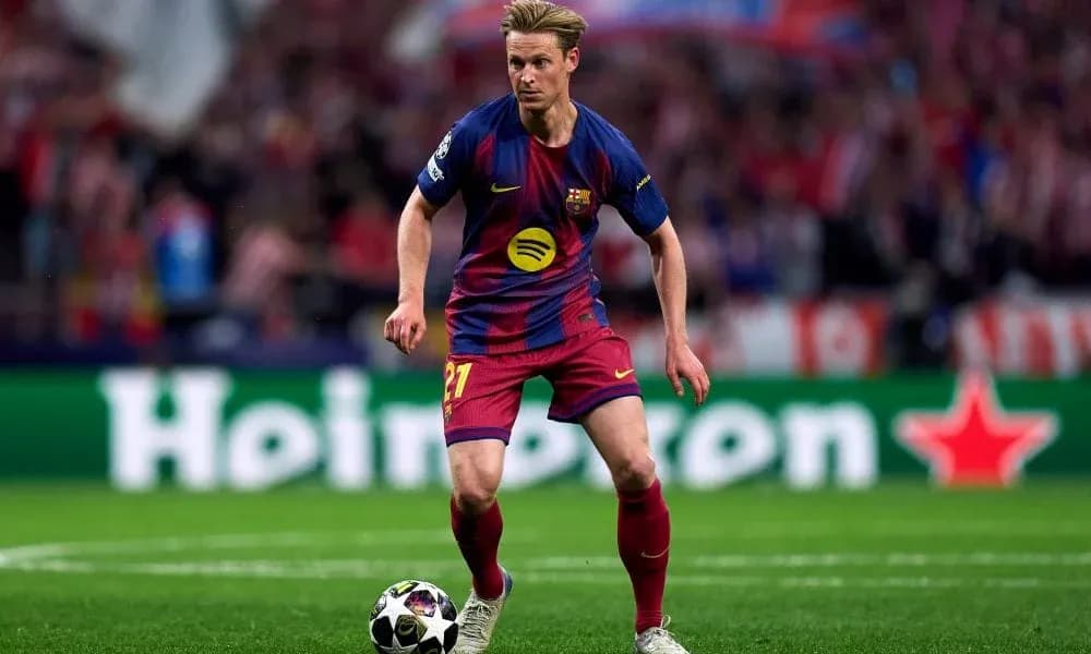 Jugador de Barcelona controlando el balón en partido