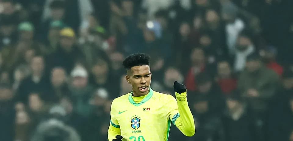 Jugador de Brasil celebrando en el campo de juego