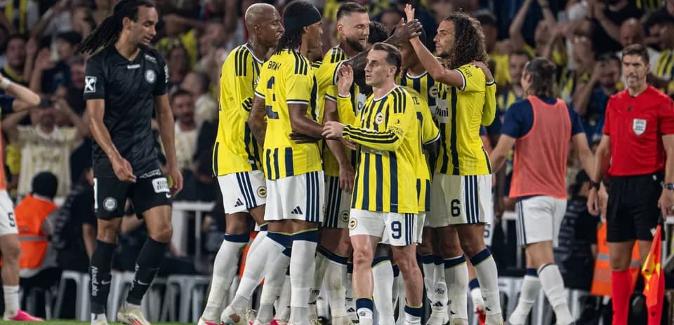 Celebración de gol de Fenerbahçe en el partido