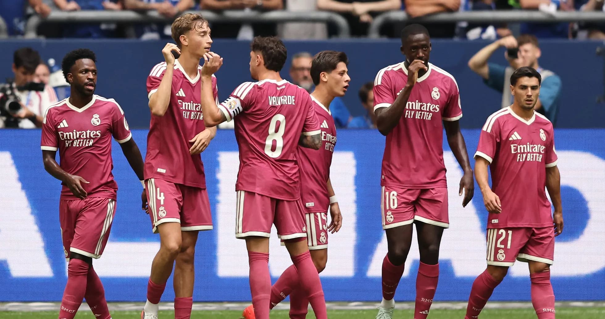Jugadores de Real Madrid celebrando un gol