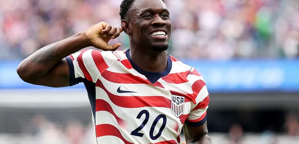 Jugador de la selección de EE. UU. celebrando un gol