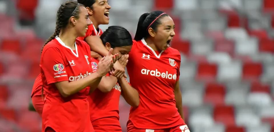Jugadoras de Toluca W celebrando un gol