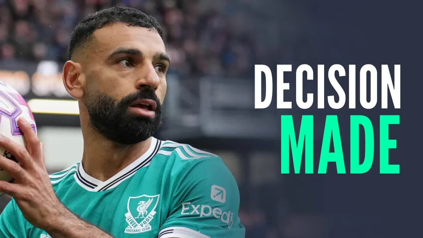 Mohamed Salah con balón en partido de fútbol