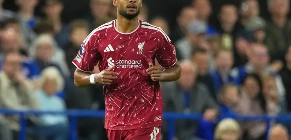 Jugador de Liverpool corriendo durante el partido