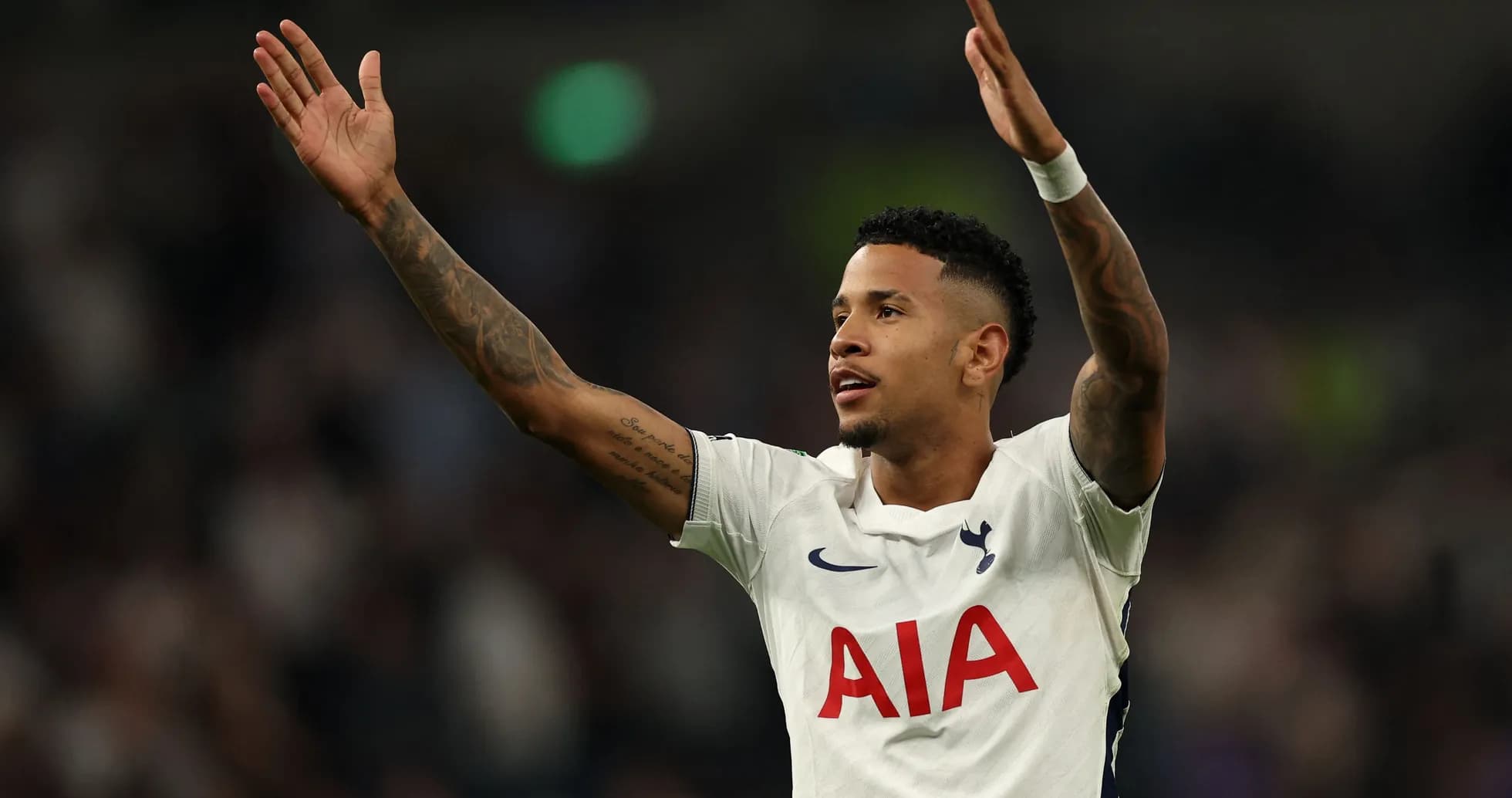 Jugador de Tottenham celebrando durante un partido