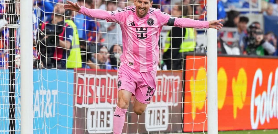 Lionel Messi celebrando un gol en el estadio