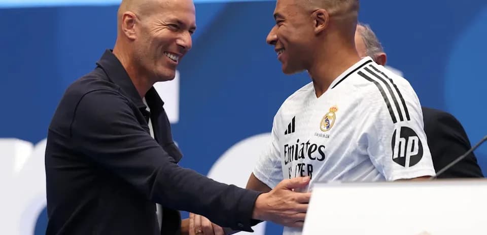 Zinedine Zidane y Kylian Mbappé en evento de presentación