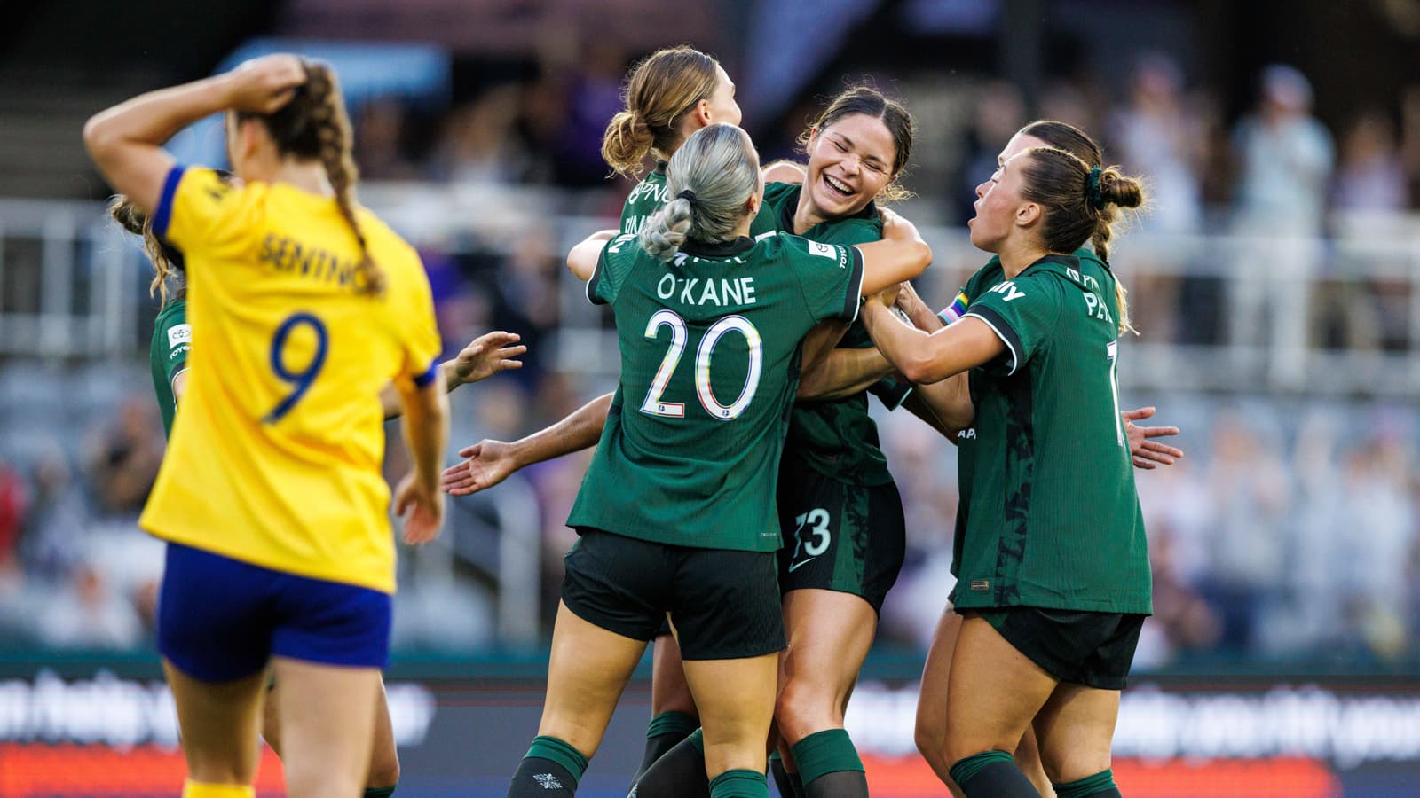 Jugadoras del Utah Royals celebrando un gol