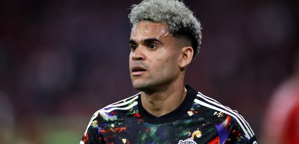 Jugador de fútbol con camiseta de Bayern Múnich