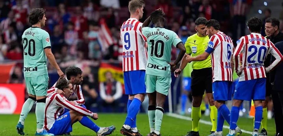 Jugadores de Atlético Madrid en acción durante el partido