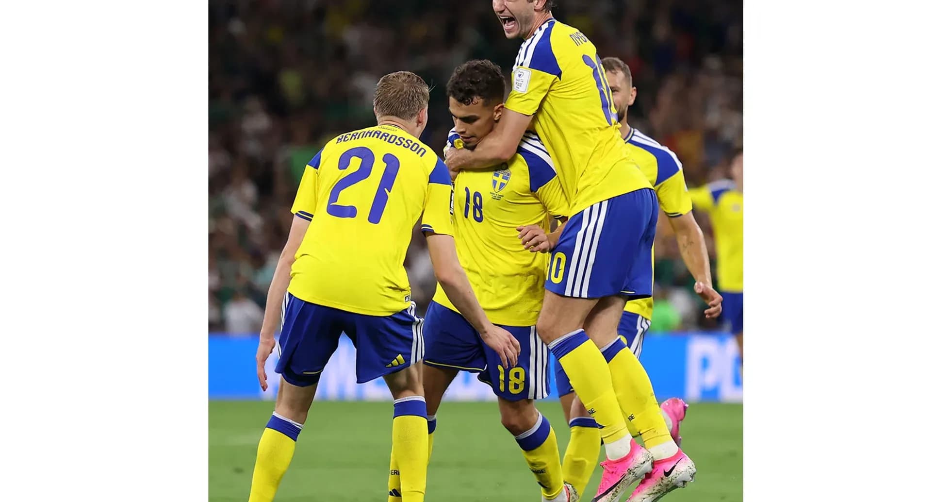 Jugadores de Suecia celebrando un gol